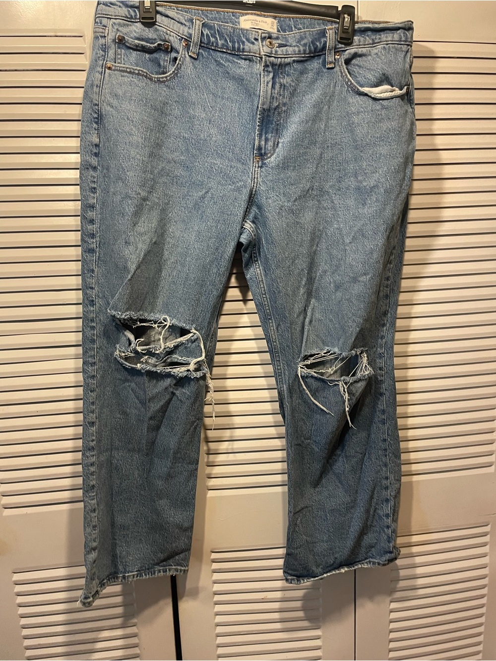 Abercrombie & Fitch Light Blue Distressed Straight Leg Jeans 33/16s